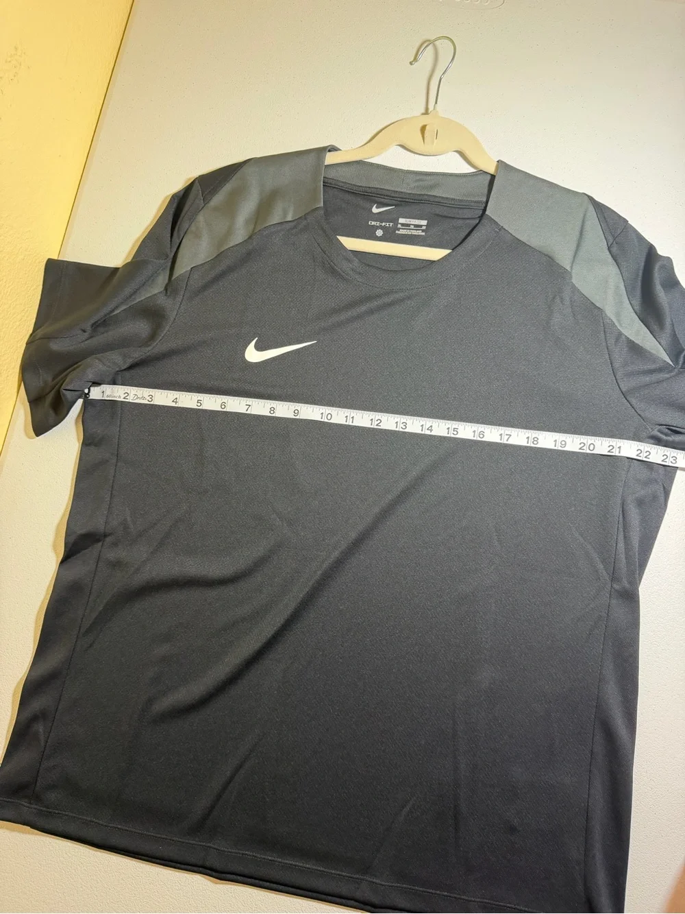 Nike Black Dri-FIT Slim Fit Athletic Tee Short Sleeve NWT